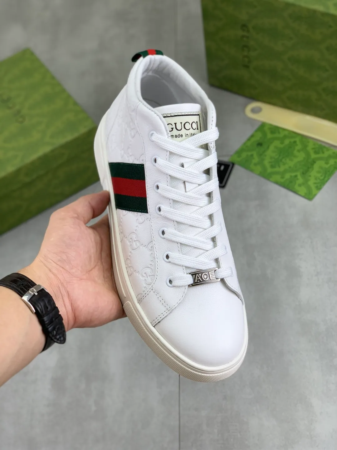 Men's shoes 💰P460 💰[New style]🆘 The latest model from Gucci GUCCI official website 🎁Classic casual fashion high-top men's shoes 👟Hot style 💥The version is simple and elegant, exclusive for trendy men. Unique official website latest brand elements 👑Gucci original decoration, fashionable and generous, original soft calfskin fabric➕Comfortable soft first-layer pigskin lining ✅The official website specifies the wear-resistant casual outsole, the classic model is taken in kind🎬Color: 4️⃣colors available😍Number: 38-44